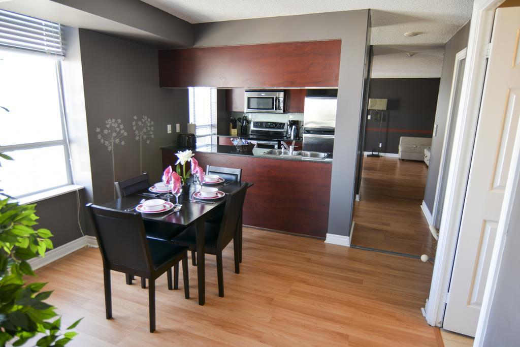 Maplewood Suites - Square One Mississauga Room photo