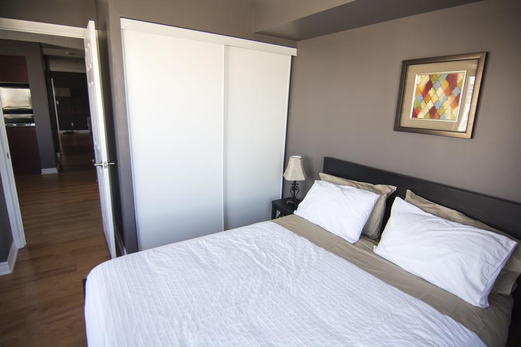 Maplewood Suites - Square One Mississauga Room photo