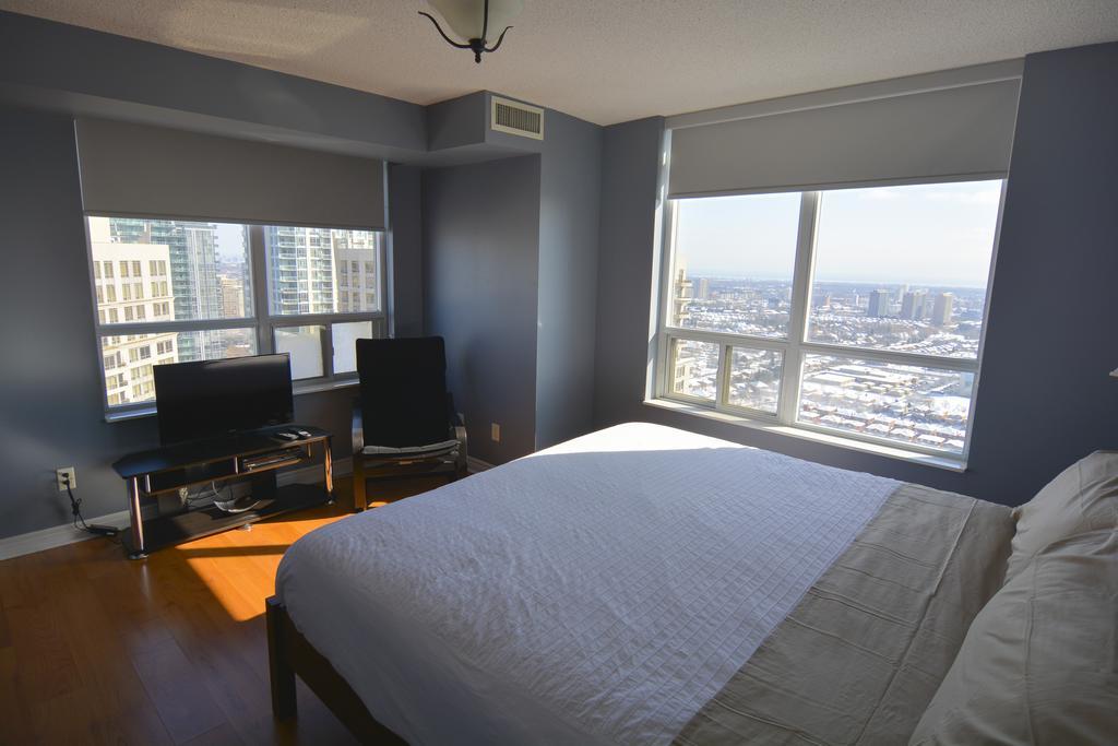 Maplewood Suites - Square One Mississauga Room photo