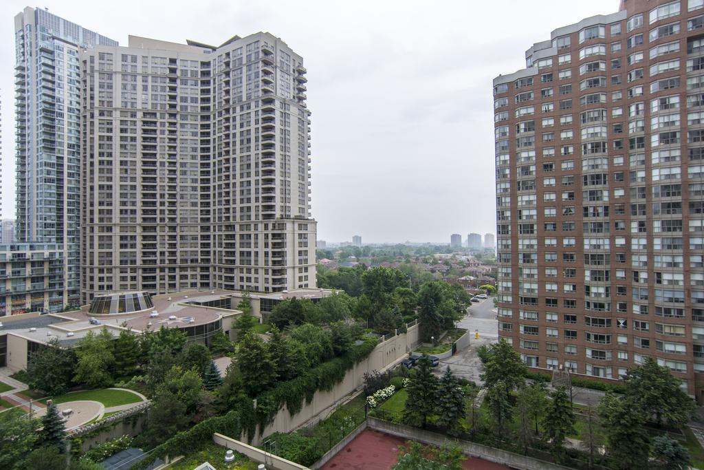 Maplewood Suites - Square One Mississauga Room photo