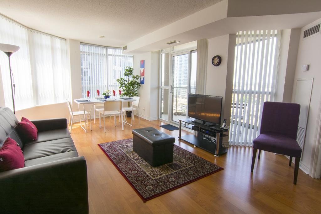 Maplewood Suites - Square One Mississauga Room photo