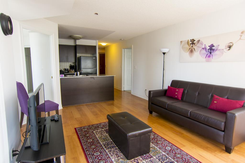 Maplewood Suites - Square One Mississauga Room photo