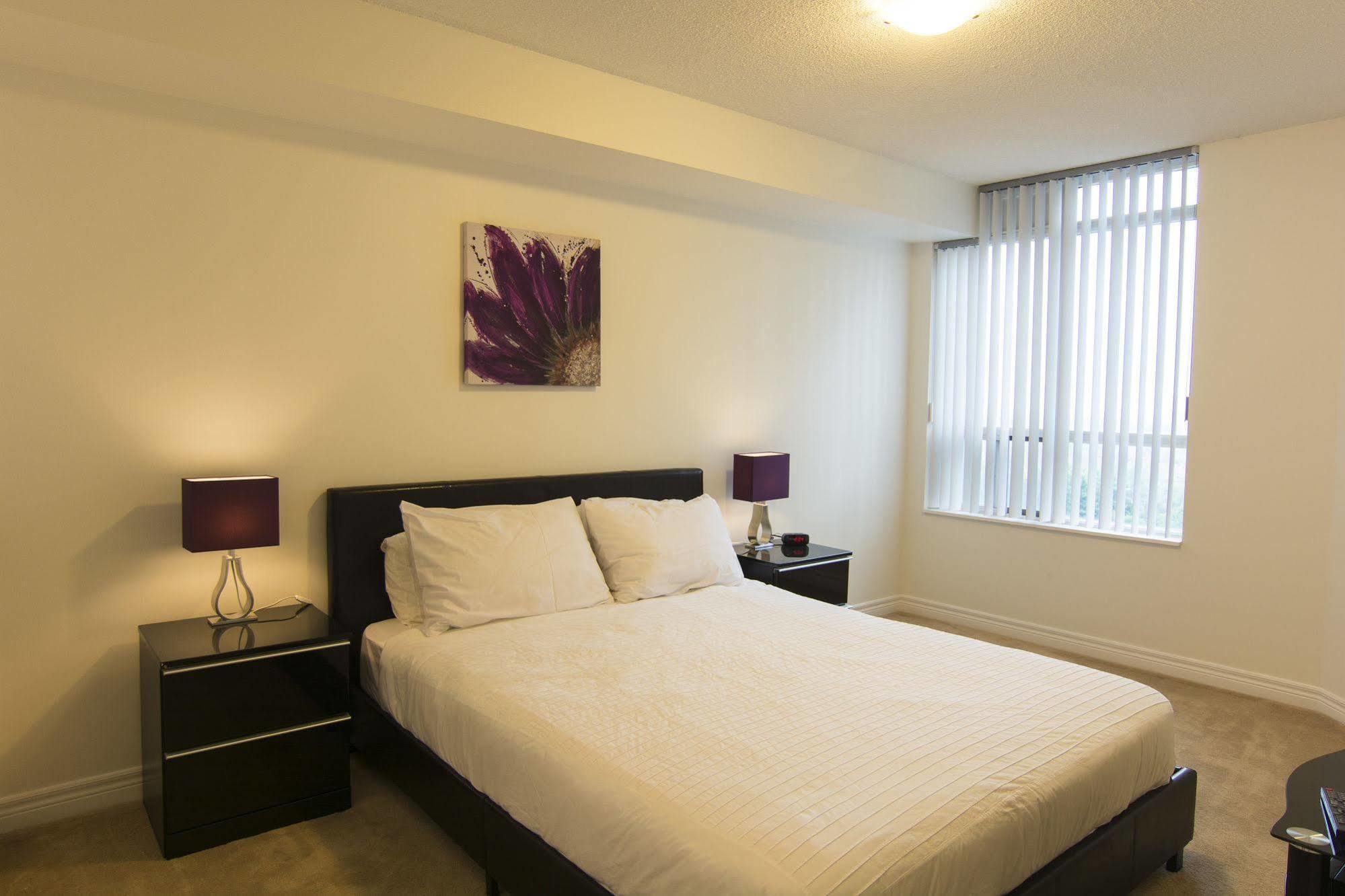 Maplewood Suites - Square One Mississauga Exterior photo